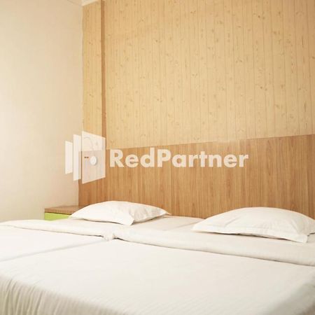 Wisma Sederhana Mitra Reddoorz Medan Zewnętrze zdjęcie