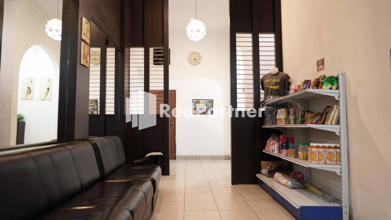 Wisma Sederhana Mitra Reddoorz Medan Zewnętrze zdjęcie