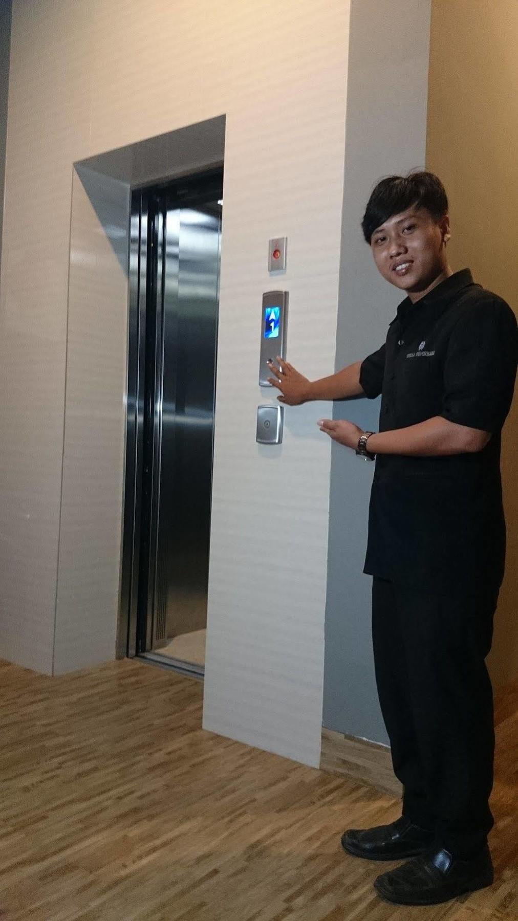 Wisma Sederhana Mitra Reddoorz Medan Zewnętrze zdjęcie