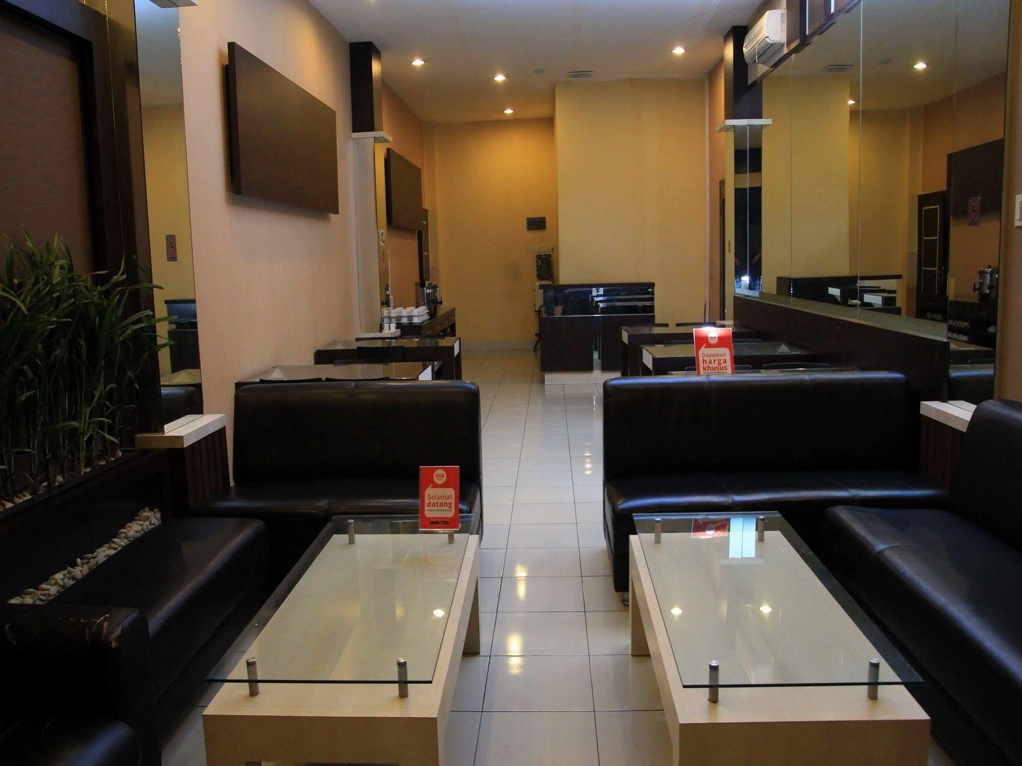 Wisma Sederhana Mitra Reddoorz Medan Zewnętrze zdjęcie