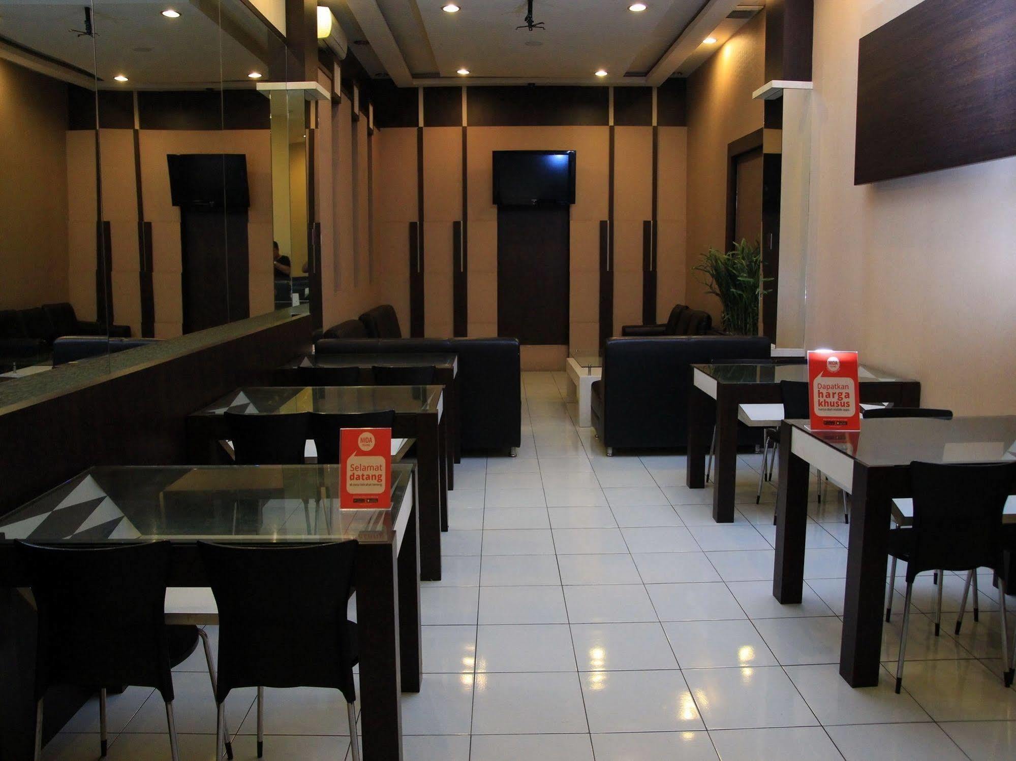 Wisma Sederhana Mitra Reddoorz Medan Zewnętrze zdjęcie