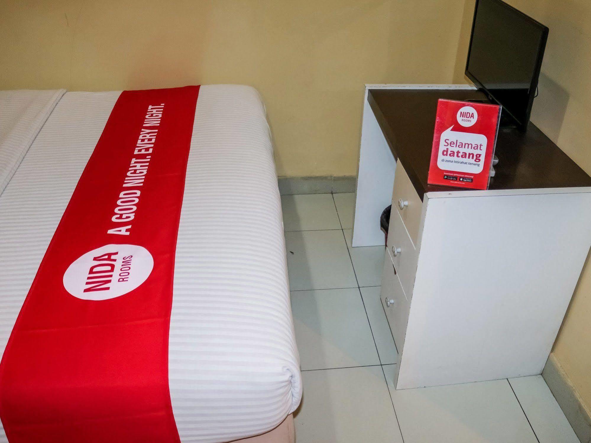 Wisma Sederhana Mitra Reddoorz Medan Zewnętrze zdjęcie