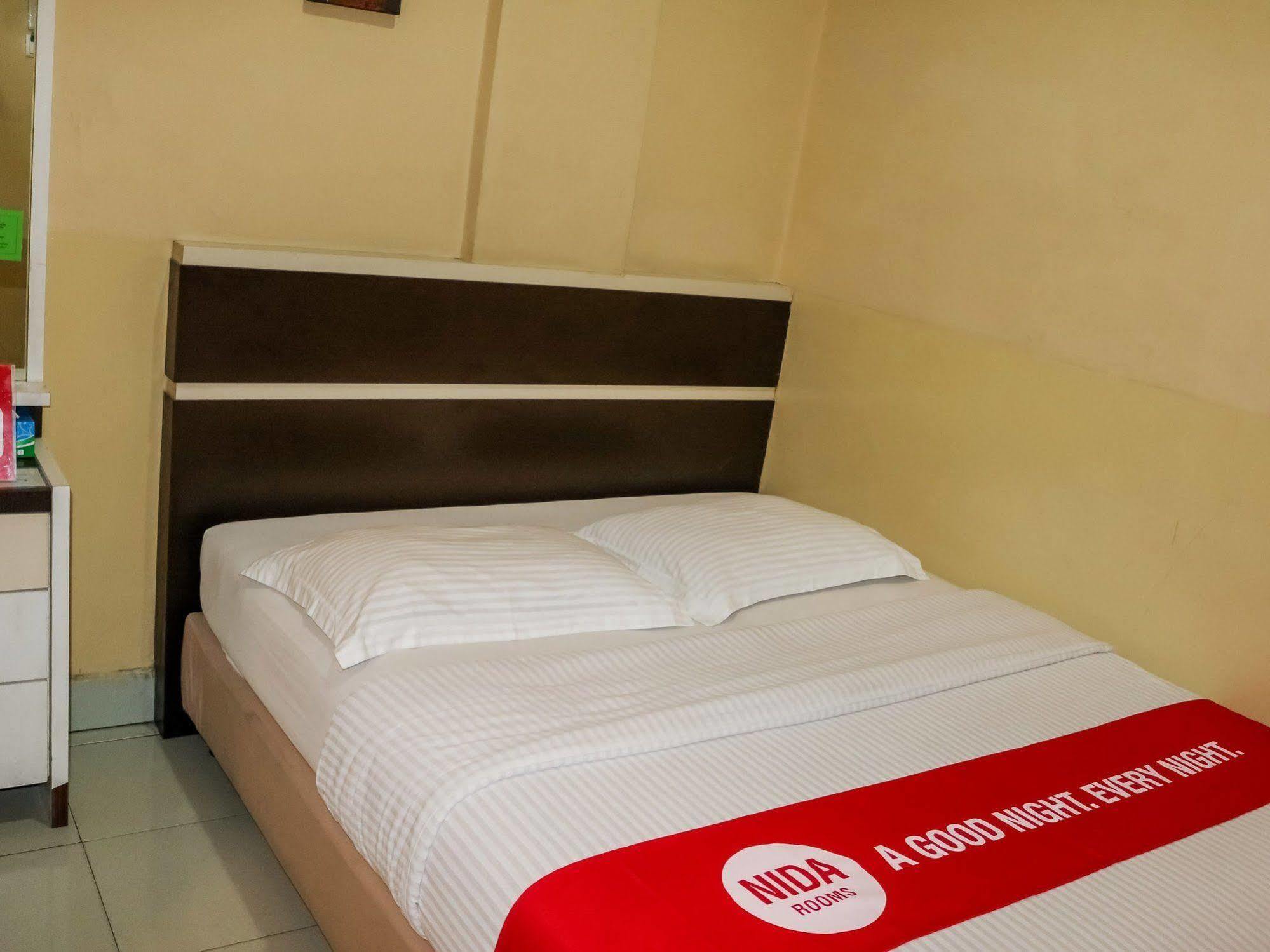 Wisma Sederhana Mitra Reddoorz Medan Zewnętrze zdjęcie