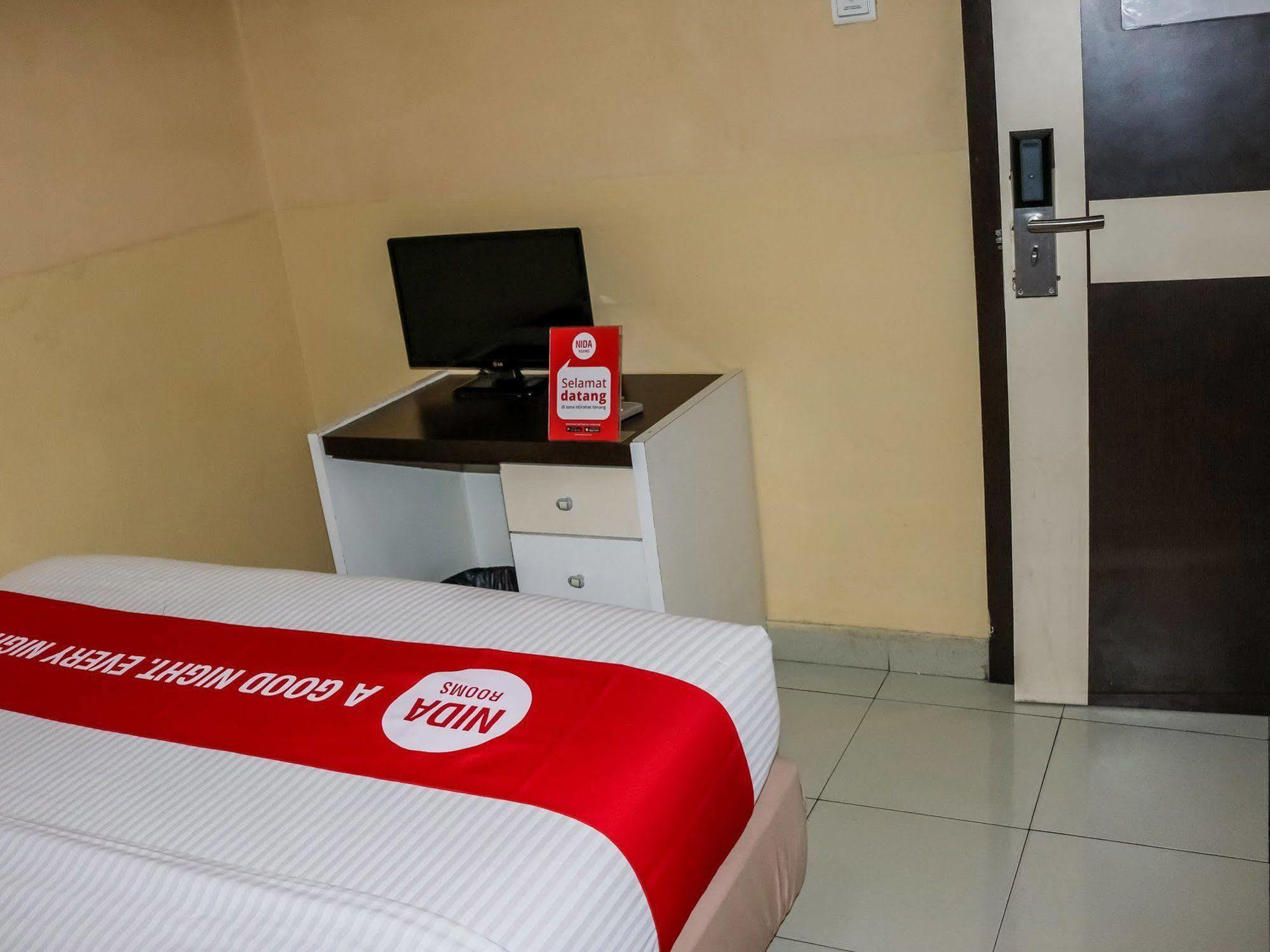 Wisma Sederhana Mitra Reddoorz Medan Zewnętrze zdjęcie