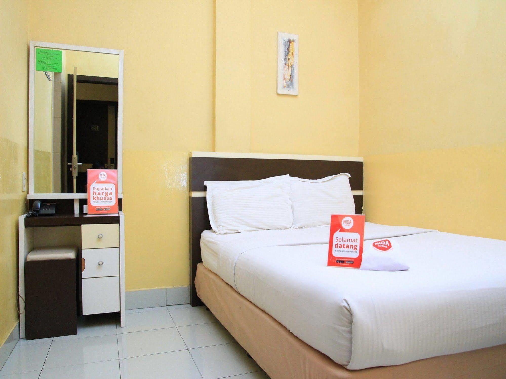 Wisma Sederhana Mitra Reddoorz Medan Zewnętrze zdjęcie