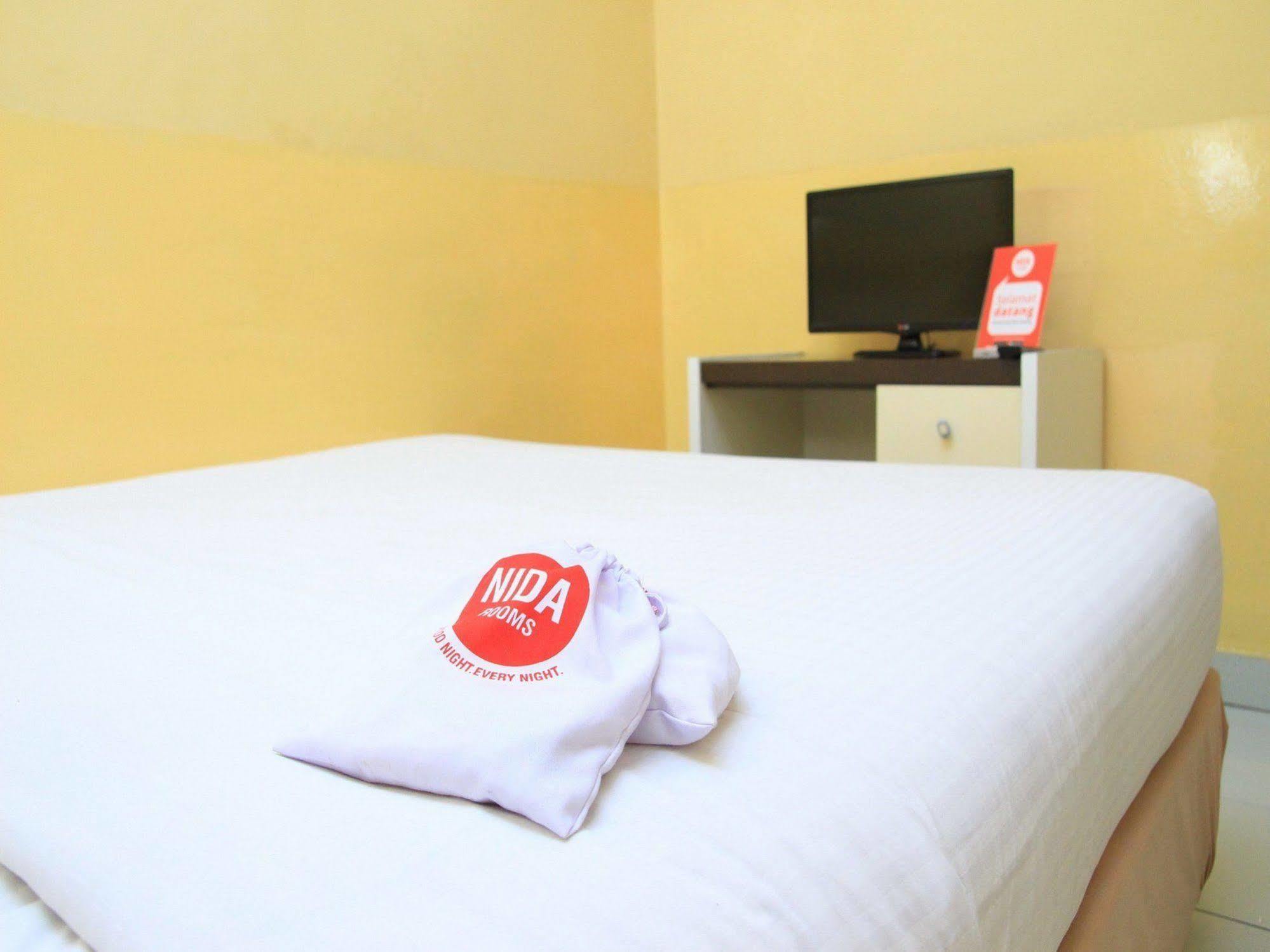 Wisma Sederhana Mitra Reddoorz Medan Zewnętrze zdjęcie