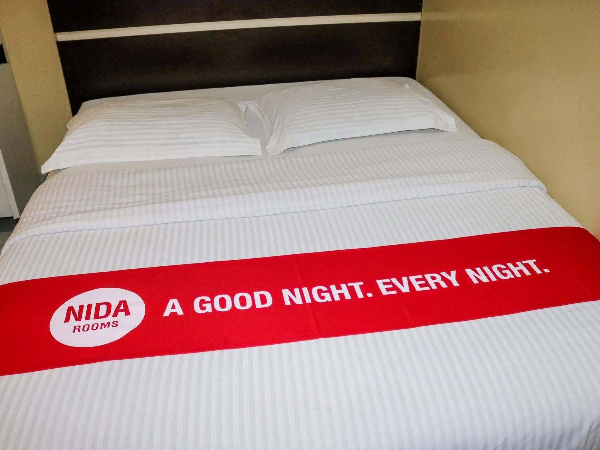 Wisma Sederhana Mitra Reddoorz Medan Zewnętrze zdjęcie